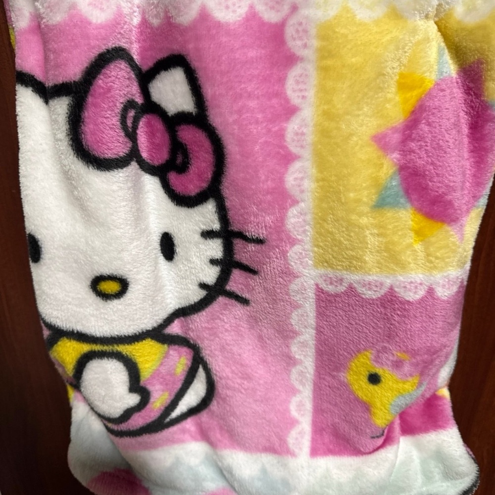 HELLO KITTY EASTER BLANKET - Picture 2 of 3